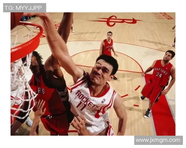 姚明最强内线的传奇之路：从篮球新星到全球偶像的辉煌历程