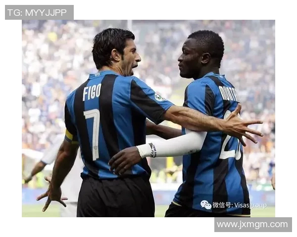 足球传奇菲戈的生活揭秘：从绿茵场到家庭的幸福时光