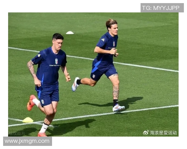 足球明星训练日常揭秘精彩瞬间与技巧分享让你领略球场背后的努力与坚持 足球明星训练日常揭秘精彩瞬间与技巧分享让你领略球场背后的努力与坚持