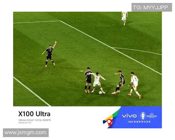 足球明星黄金爆头瞬间精彩回顾展现球场魅力与激情的完美结合